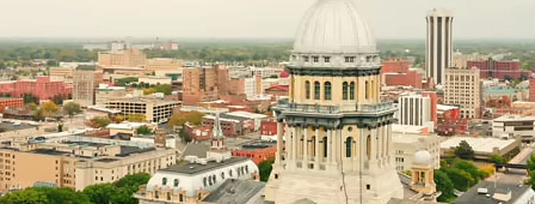 The ribbed dome of the Illinois State Capitol above Springfield